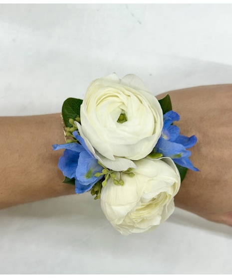 Spray rose corsage